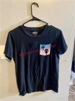 Men’s Hollister Size XXS Tee Shirt (back room)