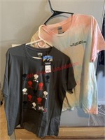 2 Men’s Large T-Shirts (back room)