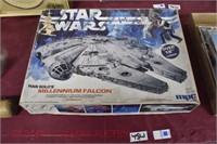 Star Wars Millenium Falcon Model Kit:
