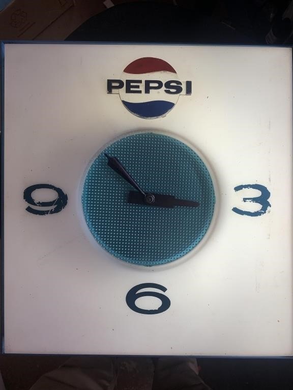 Vintage Model G-665 Pepsi Clock