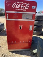 L3 - Vintage Coke machine