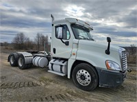 2013 Freightliner Cascadia Semi Truck