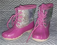 C10)  Little girls sz 12 boot. Shows a little wear