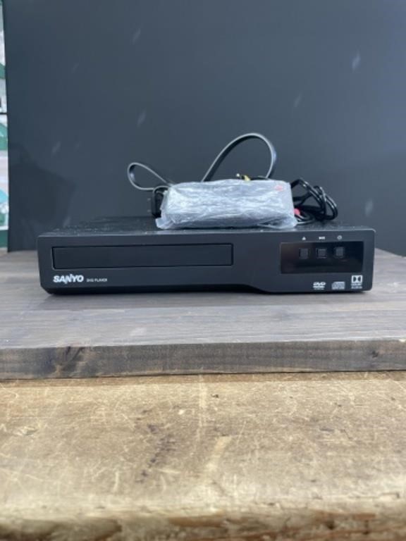 Sanyo dvd player with remote and hook ups