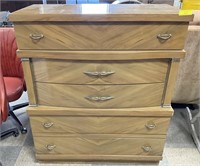 38’’x19’’x34’’ chest of drawers