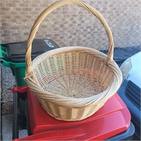Large wicker basket, 20" diameter!