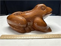 Amazing hand carved frog, Williams Wood Carving