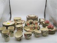 FRANCISCAN DINNER WARE LARGE LOT 85 PLUS PIECES