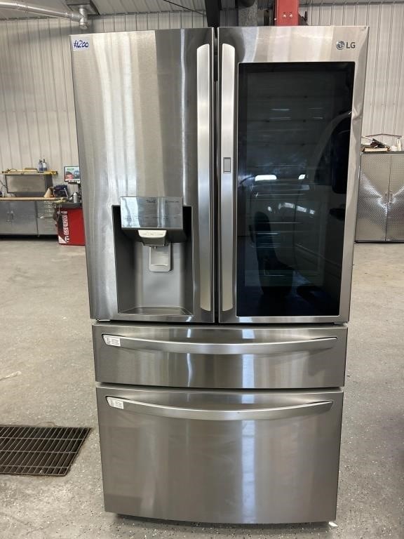 LG5 door stainless steel ice and water bottom