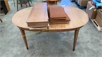 Dining Table w/3 Leaves & 3 Protective Covers