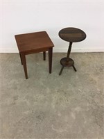 Cute pair of what not tables