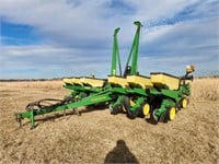 1993 John Deere 7200 12 row planter