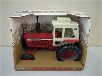 IH 856 w/Custom Cab IH Winter Convention 97