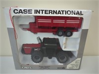 Case IH 4994 Battery Op & Wagon Set NIB 1/32