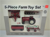 Case IH 5 Pc Farm Toy Set NIB 1/32