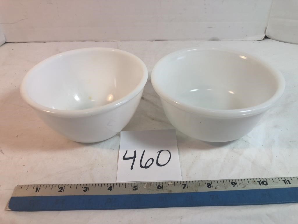 2 white bowls