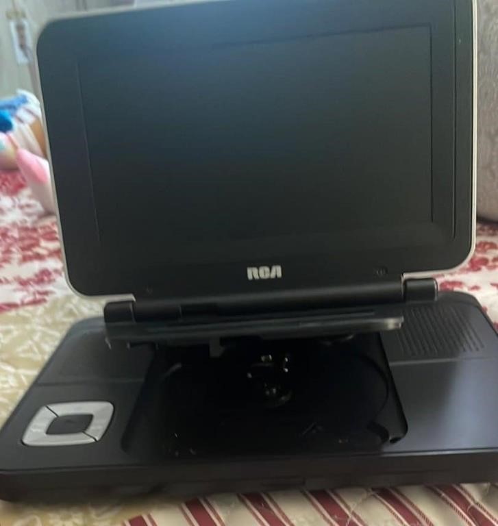 Dolby RCA portable dvd player, works well this is