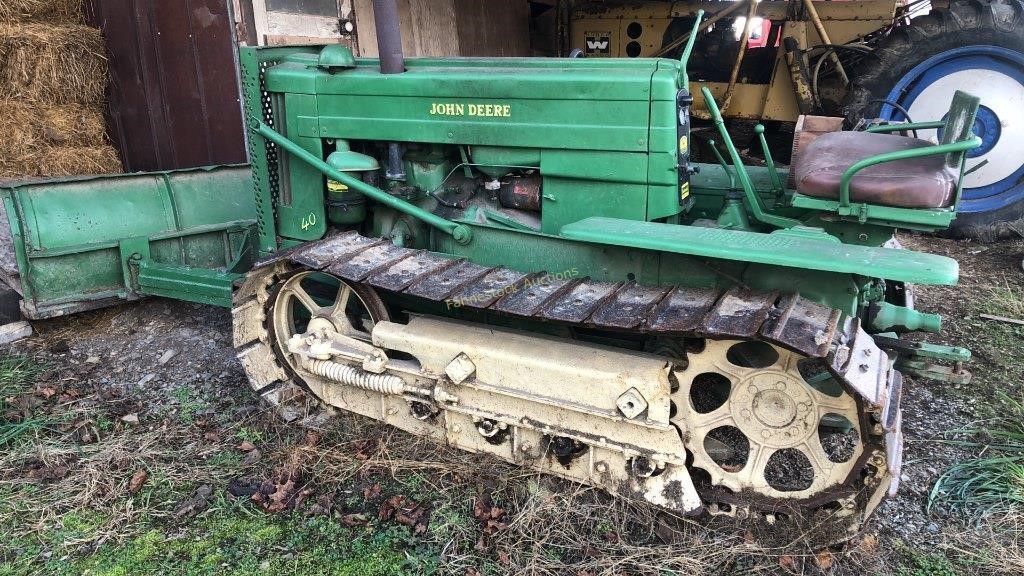 John Deere Crawler 40 w/6ft plow (runs)