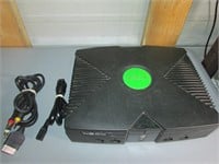 Orginal XBOX, tested and turns on, comes w cords