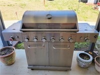 MAKERS MARK STAINLESS PROPANE GAS GRILL