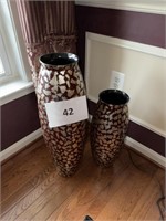 2 vases