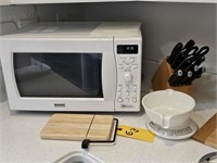 MICROWAVE, CUTTING BOARDS, KNIFE SET & OTHER