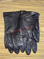 Vintage Sz 7 black leather gloves (con1)