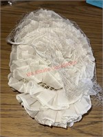 Ladies vtg ruffle hat (con1)