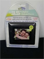 Unopened 3.5 in digital picture frame
