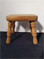 Solid wood step stool 10.75x 10.5x 9.5 in