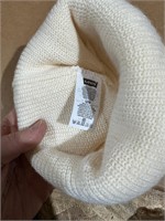 New without tags Levi's white/cream Beanie hat