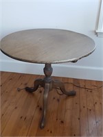 OAK ROUND TILT TOP  GAME TABLE