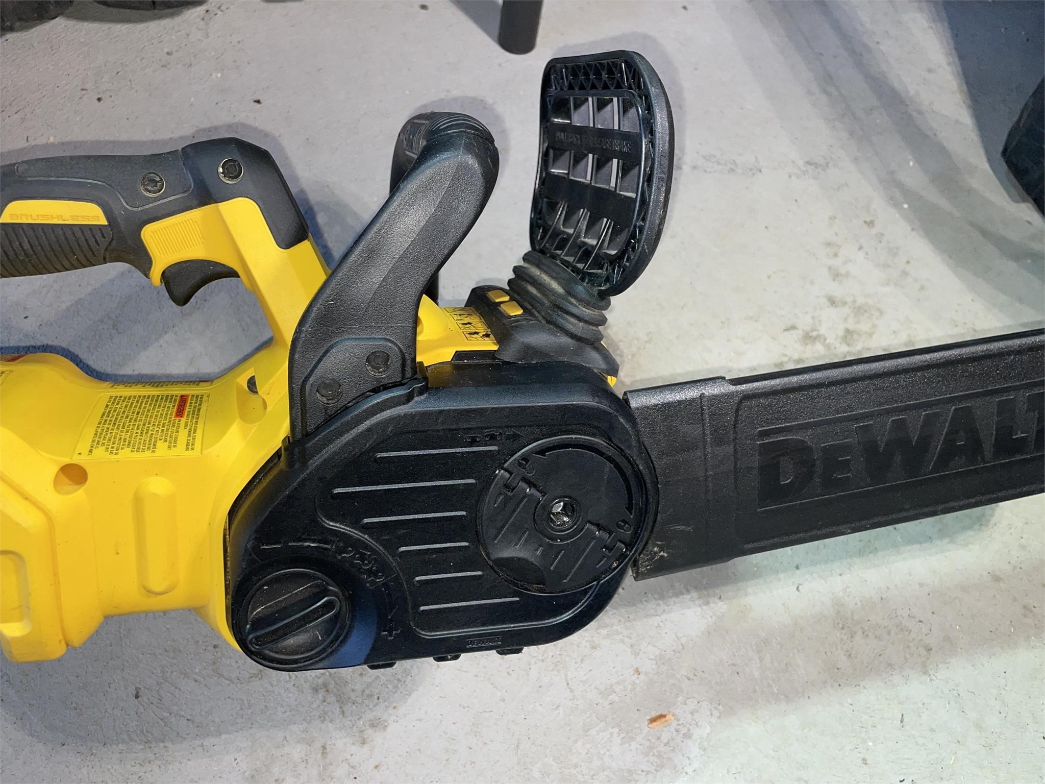 DeWalt DCCS620 20V Cordless 12in Chainsaw