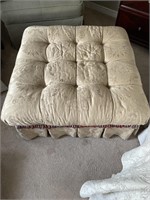 Large tufted ottoman on wheels L