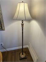 Square-footed floor lamp      - Y