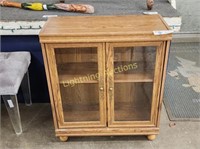 HARDWOOD STYLE GLASS FRONT CURIO CABINET