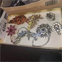 Vintage Costume Jewelry - Pins / Broaches,