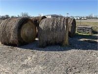 LL1 - Round Bales of Hay