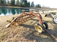 NEW HOLLAND 258 RAKE WITH DOLLY