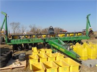 JOHN DEERE 7200 8 ROW VAC PLANTER NO TILL