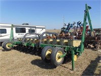 JOHN DEERE 7100 12 ROW 20"SPACING  3PT PLANTER