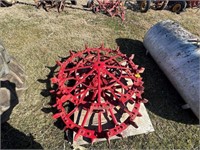 PALLET WITH TWO STEEL RIMS FOR FARMALL TRACTOR
