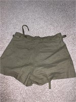 LC LAUREN CONRAD WMNS MINI SHORT SZ 6 olive BH49