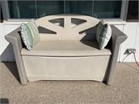 Rubbermaid outdoor storage bench with pillows