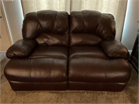 70" Lane leather loveseat with dual electric