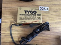 Tyco Transformer looks new   (con1)