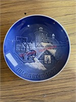 1977 Christmas July plate  (con1)