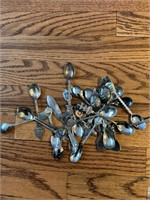 Mixed collectable spoons