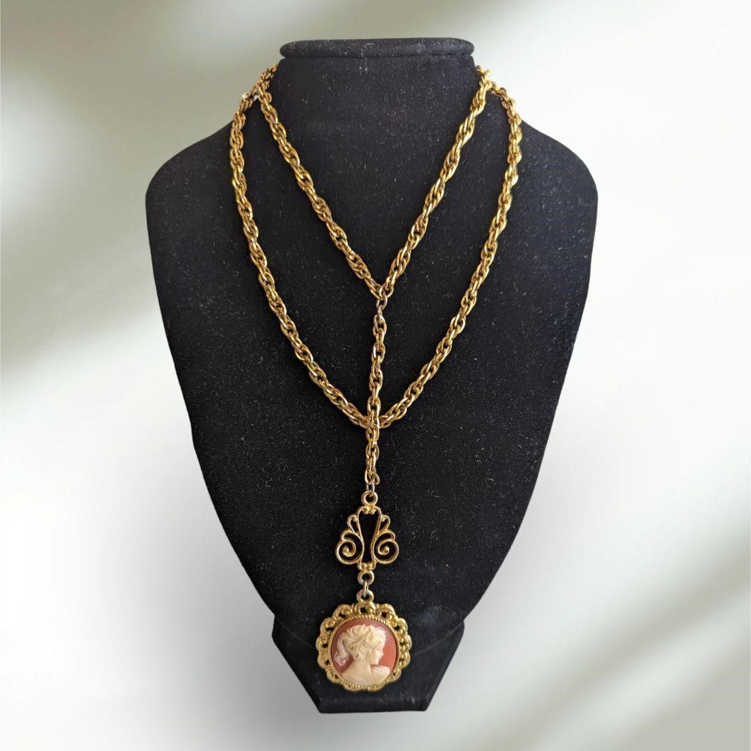 Vintage Lady Cameo Gold necklace