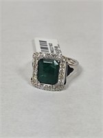18K White Gold Emerald Beryl and Diamond Ring